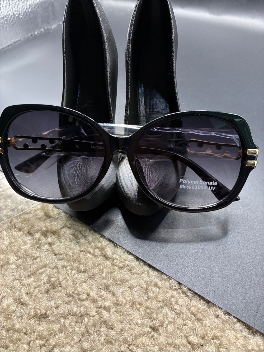 Classic Black Oversized Women's Sunglasses - Polycarbonate UV Protection